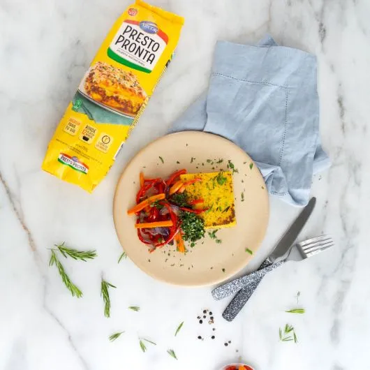 Cuadrados grillados de polenta